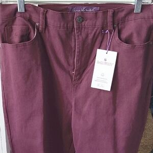 Gloria Vanderbilt Amanda Straight Leg Jeans in Plum Sz12